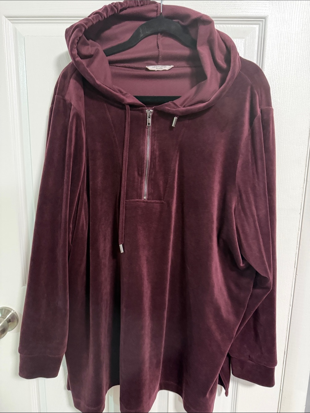 Cable & Gauge Velour Hoodie in Plum